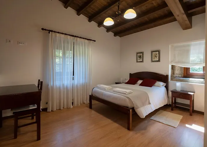 Completa Rio Sarela منزل ريفي سانتياغو دي كومبوستيلا